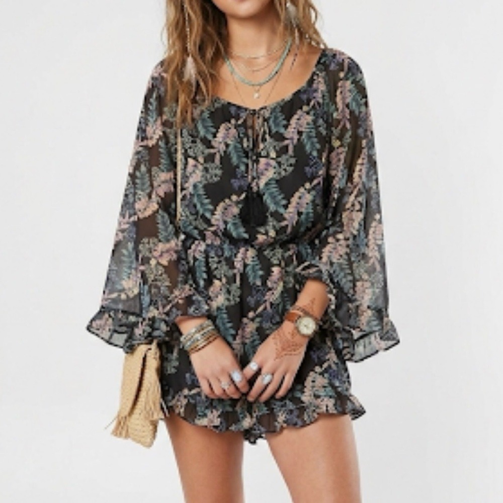 Le Lis Black Floral Leaf Print Chiffon Romper Bell Sleeve Tassel Accent Medium